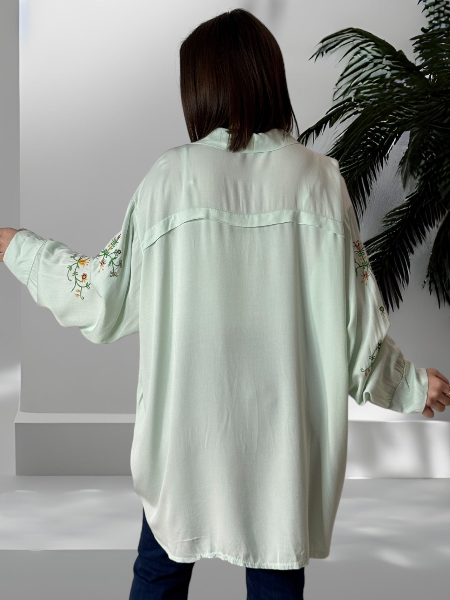 GRAZIELLA - CHEMISE OVERSIZE VERTE MANCHES BRODEES JUSQU'A LA TAILLE 54