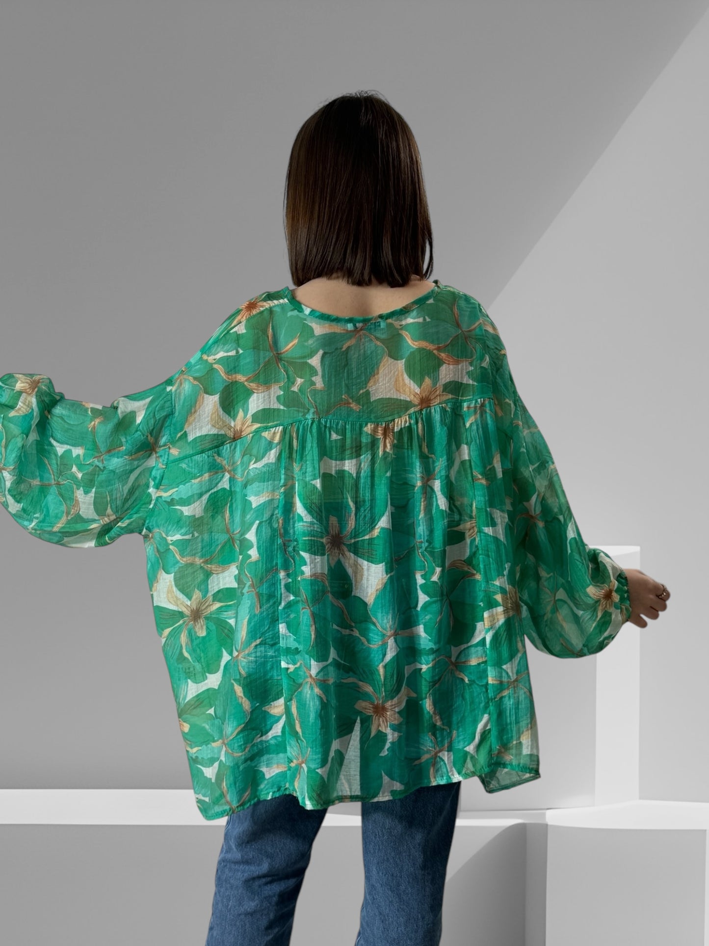 ELISA - BLOUSE FLEURIE VERTE OVERSIZE  JUSQU'A LA TAILLE 56