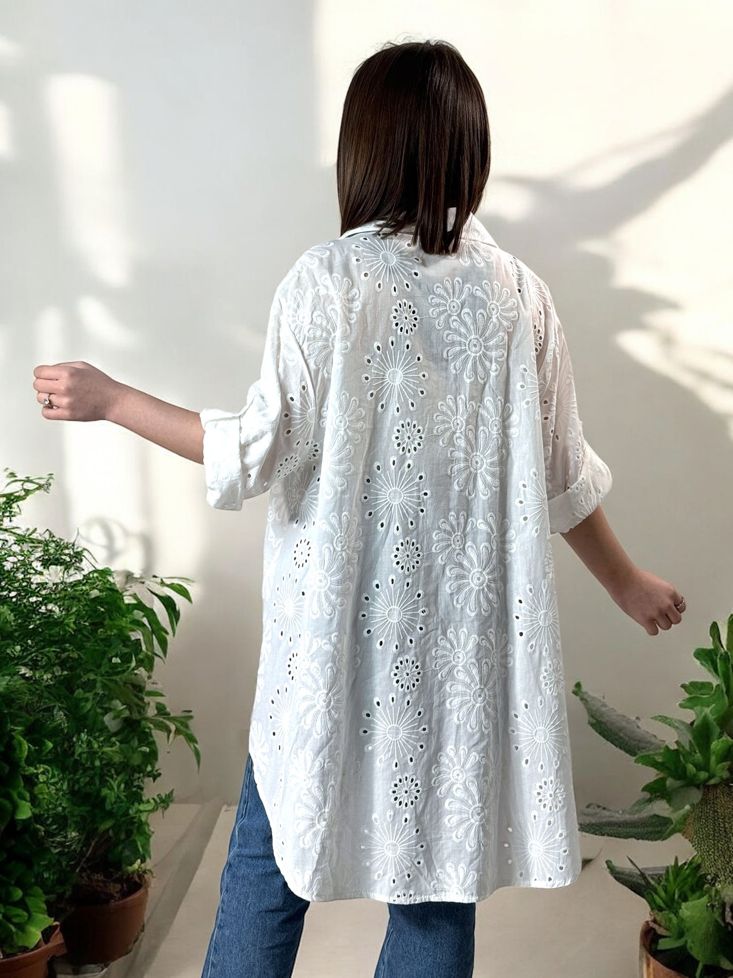 MARBELLA - CHEMISE OVERSIZE BLANCHE EN BRODERIE ANGLAISE JUSQU'A LA TAILLE 52