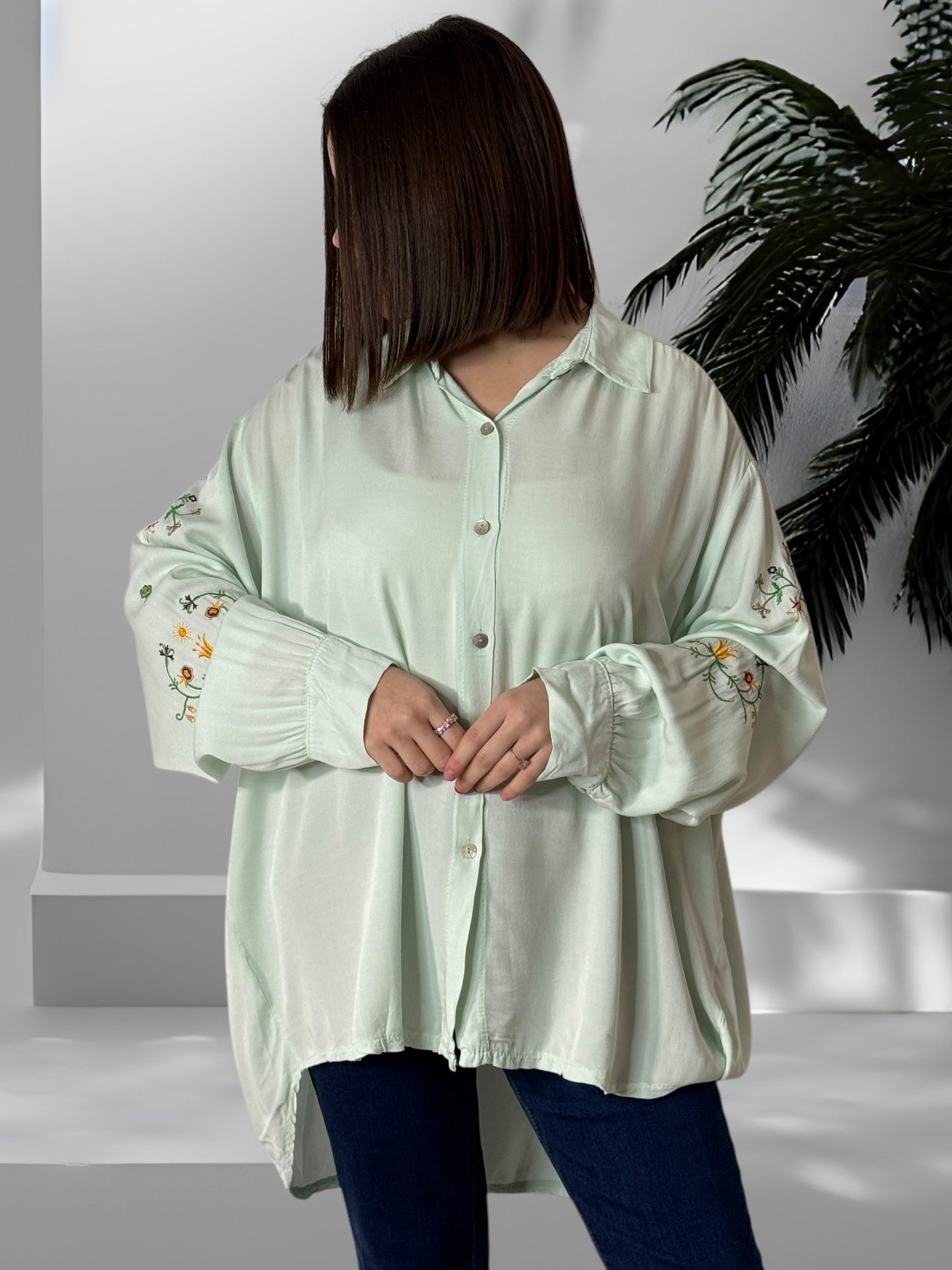 GRAZIELLA - CHEMISE OVERSIZE VERTE MANCHES BRODEES JUSQU'A LA TAILLE 54