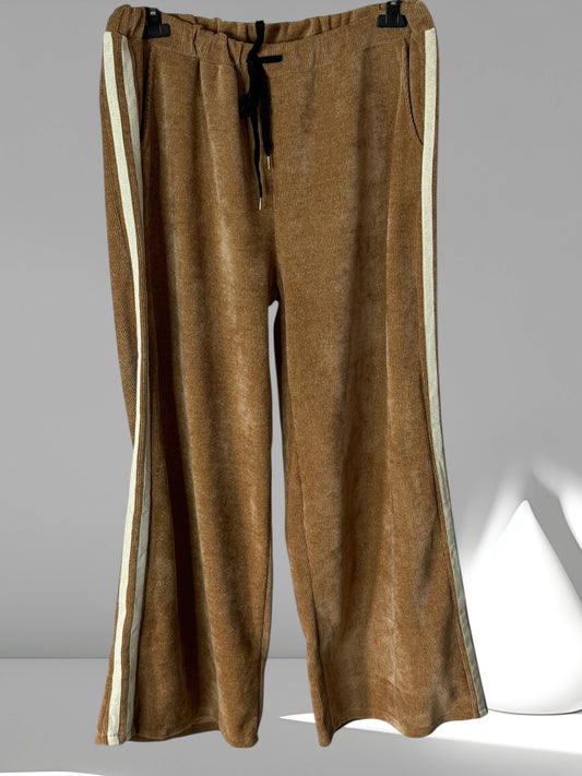 TINO - PANTALON AMPLE EN VELOURS CAMEL TAILLE 46/48 A 52/54