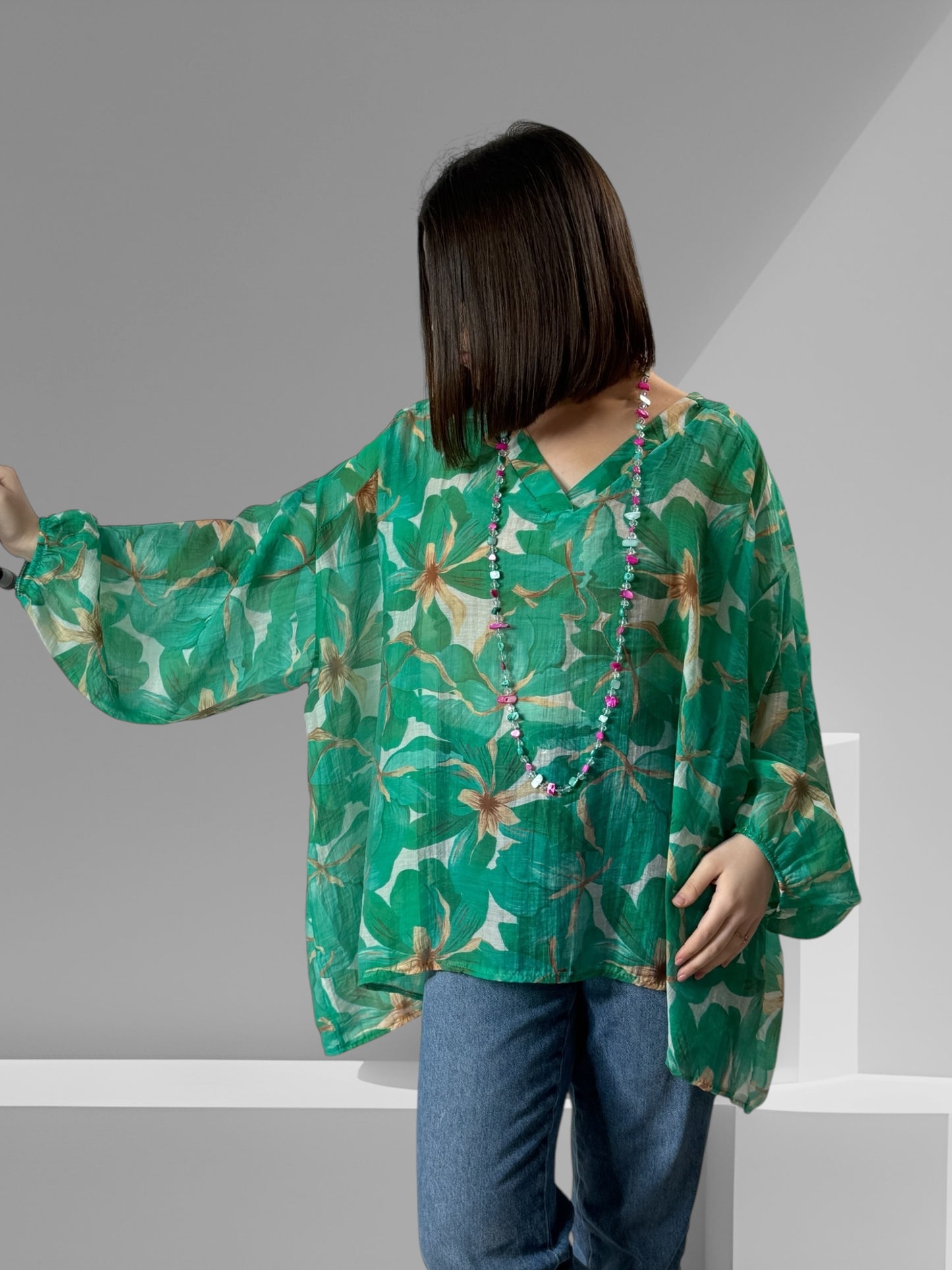 ELISA - BLOUSE FLEURIE VERTE OVERSIZE  JUSQU'A LA TAILLE 56