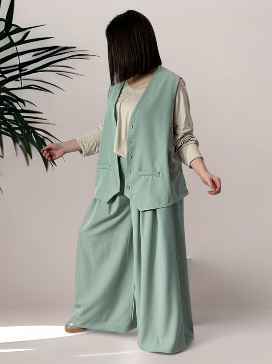 ANOUSHKA - ENSEMBLE VERT PANTALON ET GILET JUSQU'A LA TAILLE 52