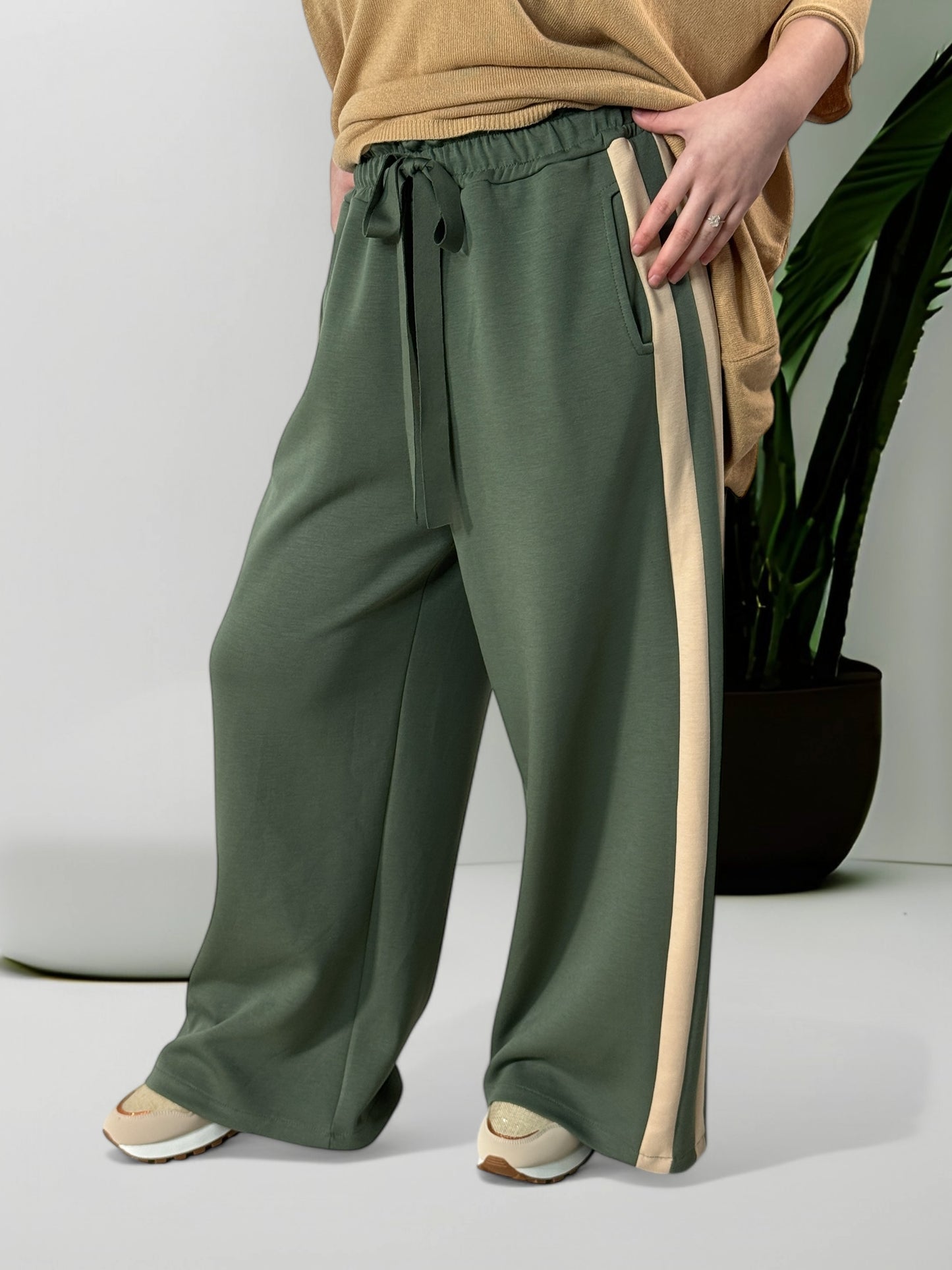 FREEDOM- PANTALON KAKI AVEC BANDES TAILLE 46/48 A 54