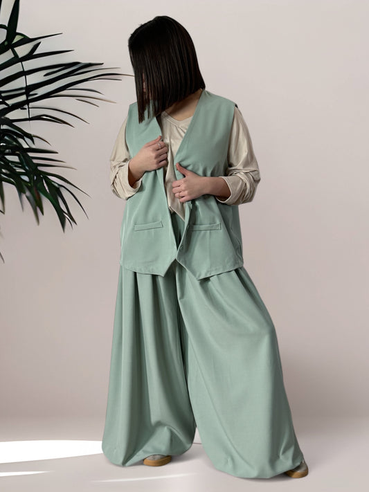 ANOUSHKA - ENSEMBLE VERT PANTALON ET GILET JUSQU'A LA TAILLE 52