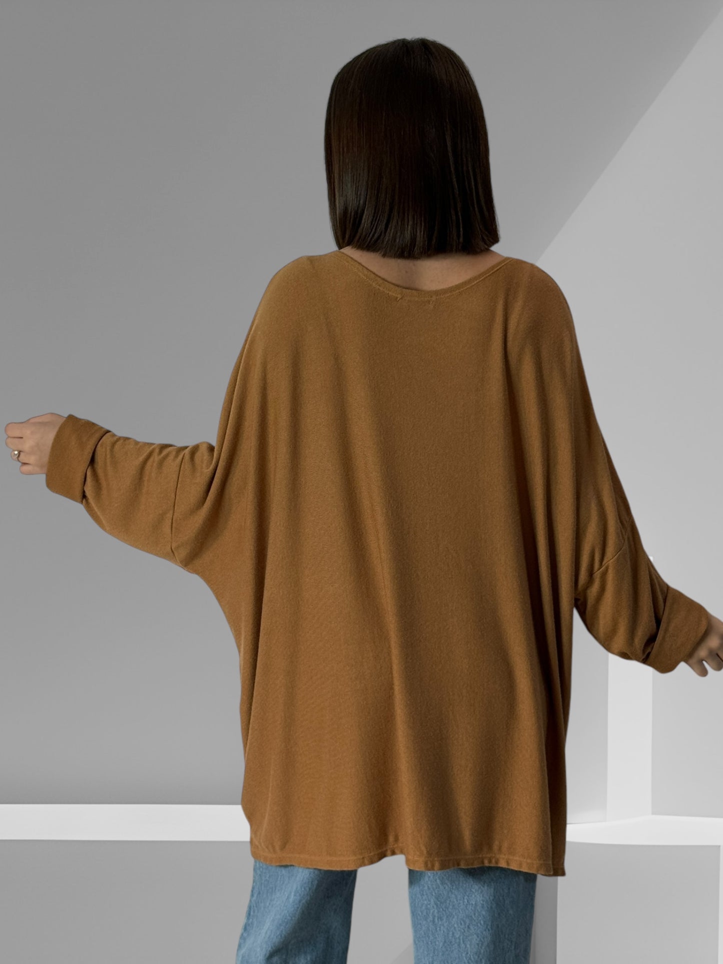 ALICE - PULL OVERSIZE CAMEL EN MAILLE FLUIDE JUSQU'A LA TAILLE 56