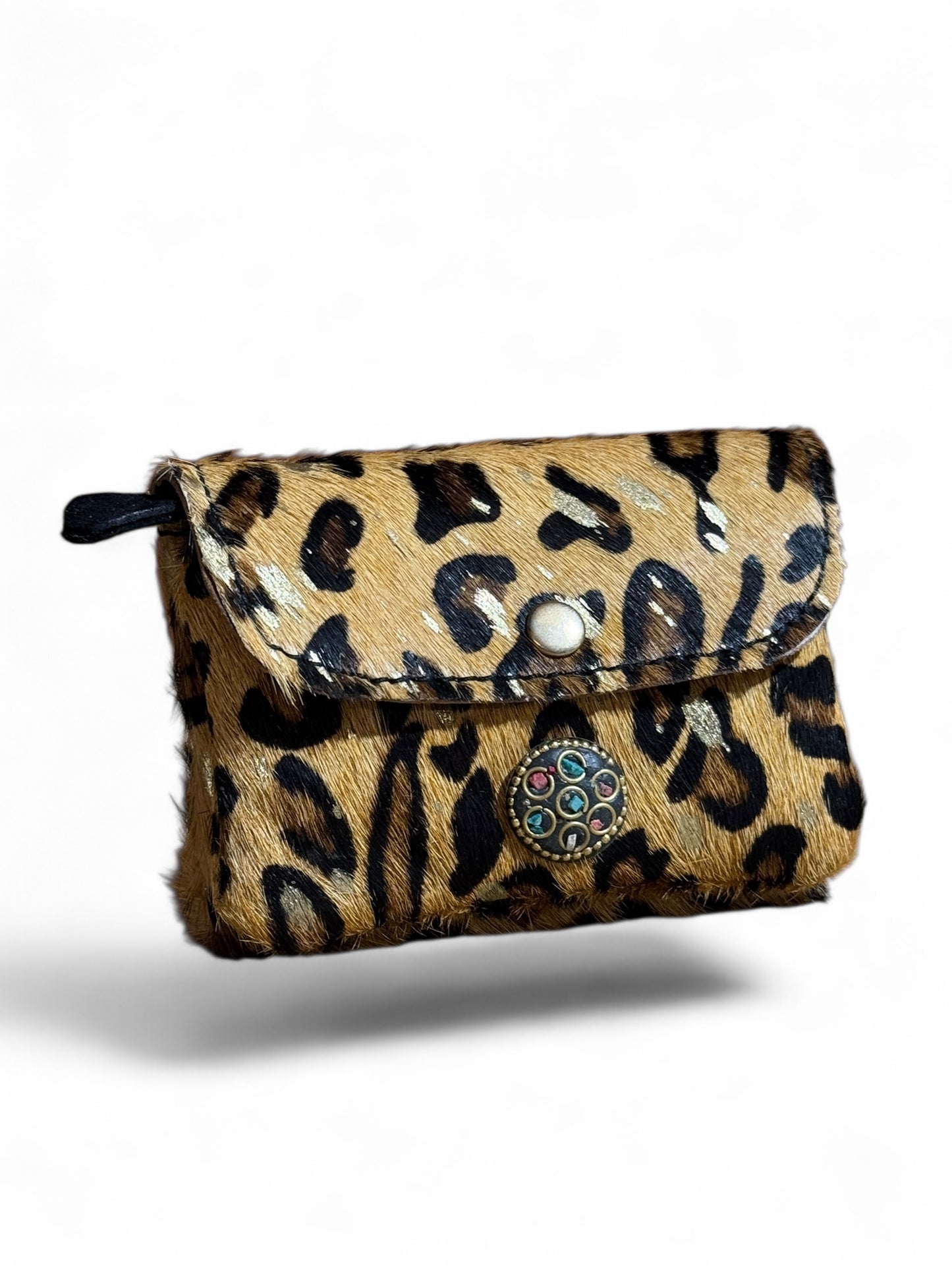 PORTE MONNAIE EN CUIR LEOPARD AVEC MEDAILLON