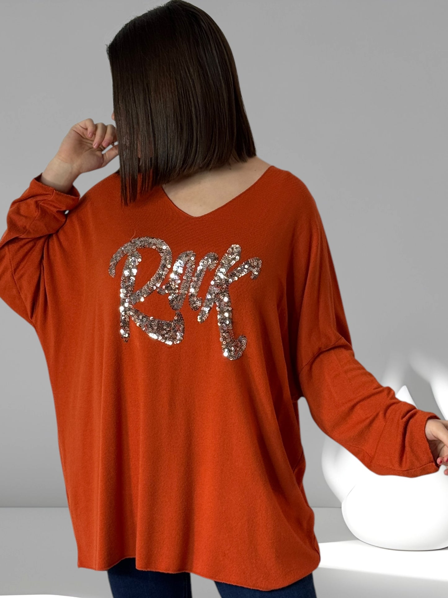 ROCK - PULL ROUX EN MAILLE LOGO EN SEQUINS JUSQU'A LA TAILLE 54