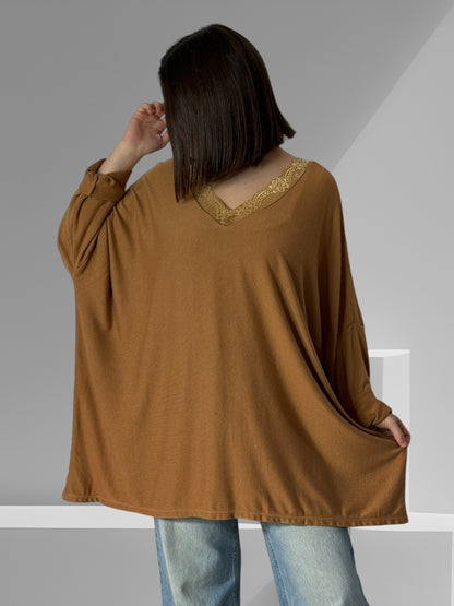 ALICE - PULL OVERSIZE CAMEL EN MAILLE FLUIDE JUSQU'A LA TAILLE 56