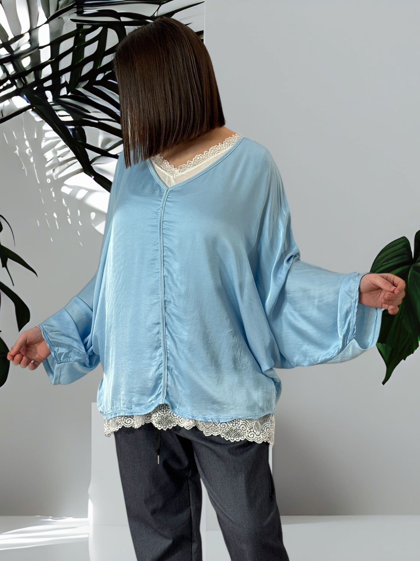 ANITA - BLOUSE BLEUE FLUIDE OVERSIZE JUSQU'A LA TAILLE 52/54