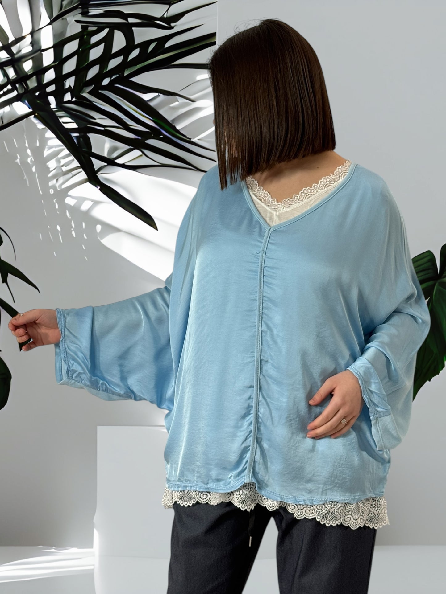 ANITA - BLOUSE BLEUE FLUIDE OVERSIZE JUSQU'A LA TAILLE 52/54