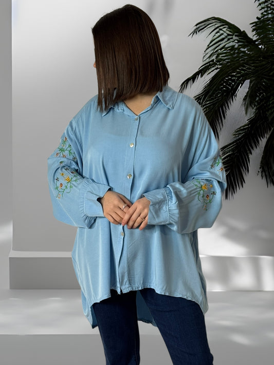 GRAZIELLA - CHEMISE OVERSIZE BLEUE MANCHES BRODEES JUSQU'A LA TAILLE 54