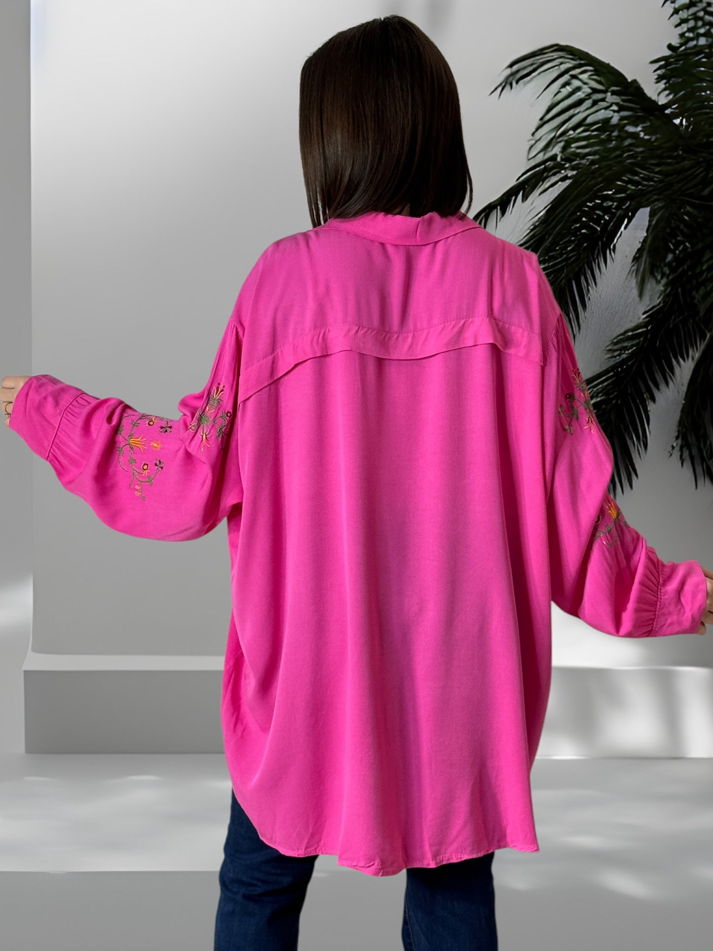 GRAZIELLA - CHEMISE OVERSIZE FUCHSIA MANCHES BRODEES JUSQU'A LA TAILLE 54