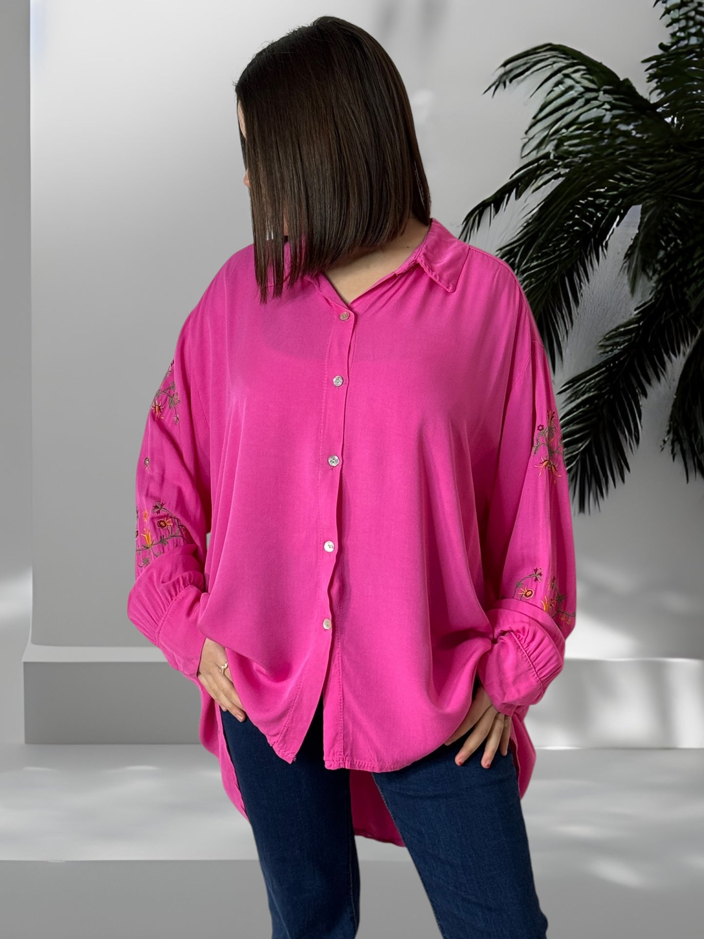 GRAZIELLA - CHEMISE OVERSIZE FUCHSIA MANCHES BRODEES JUSQU'A LA TAILLE 54