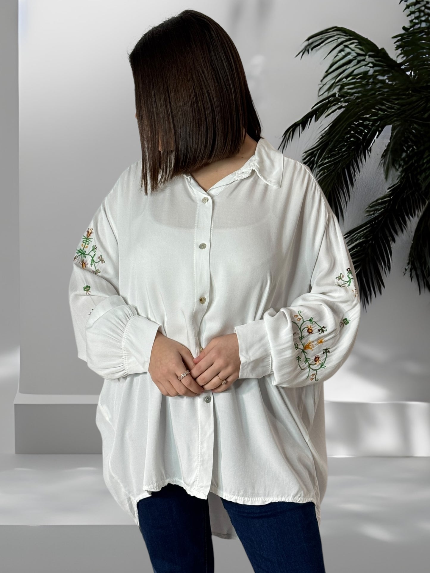 GRAZIELLA - CHEMISE OVERSIZE BLANCHE MANCHES BRODEES JUSQU'A LA TAILLE 54