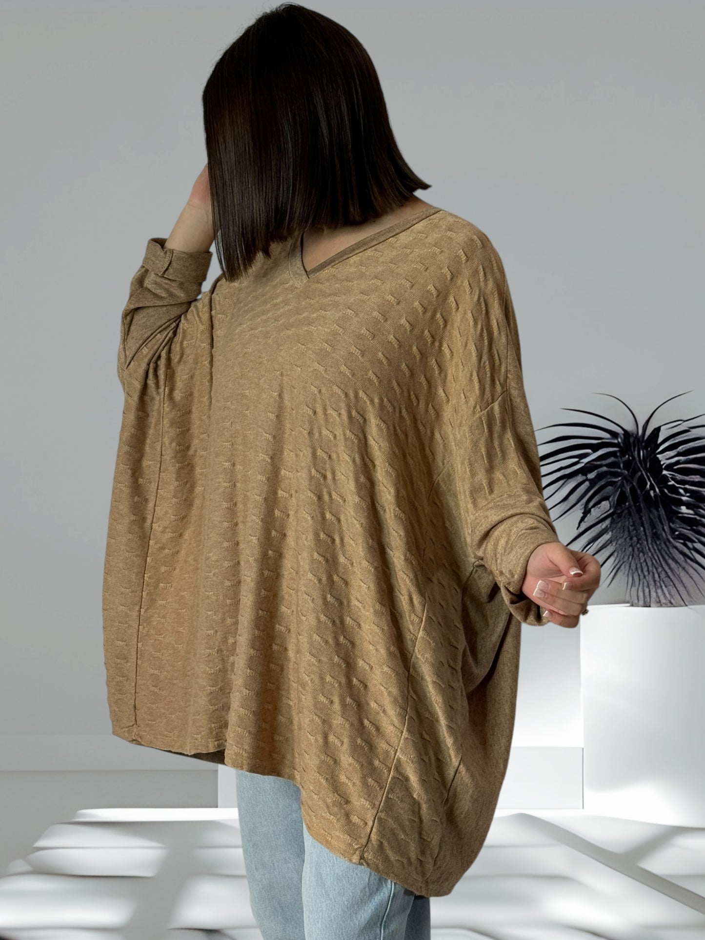 DOUDOU - PULL OVERSIZE CAMEL  EN MAILLE FLUIDE JUSQU'A LA TAILLE 56